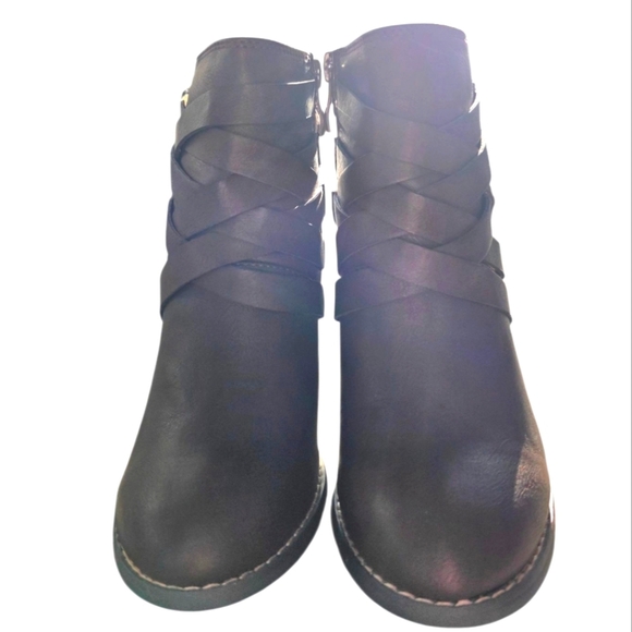Journee Collection Brand New Brown Ankle Booties with Decorative Straps Size 7 - Picture 6 of 7